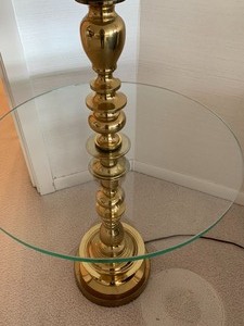 lot 125 image: Tall Brass Floor Lamp wTable