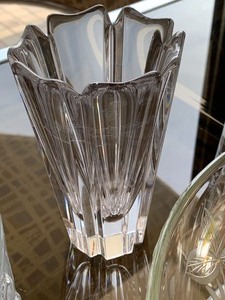 lot 132 image: Decorative Vintage Glassware
