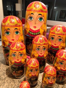 lot 17 image: Large -19 Piece Russian Stacking Doll Set