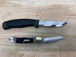 Lot of 2 Knives-  A 8.8 MORA MORAKNIV COMPANION HEAVY DUTY MG KNIFE and a SCHRADE Old Timer Lockblade Pioneer Clip Folder