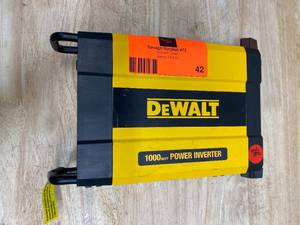 DEWALT 1000-Watt Power Inverter