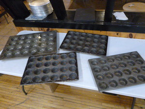 4 Commercial Cupcake Pans