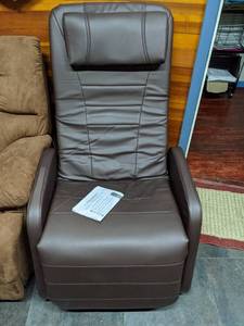 lot 10 image: Powered Zero Gravity Chair