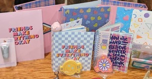 lot 75 image: Girls Folders, Binders & More