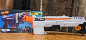 lot 50 image: Nerf Fortnite SMG-E & Ultra Guns