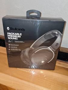 lot 69 image: Skullcandy Wireless Over-Ear Headphones