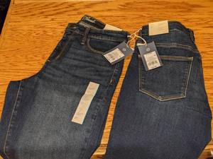 lot 79 image: 2 Pair of Size 6L Universal Threads Jeans