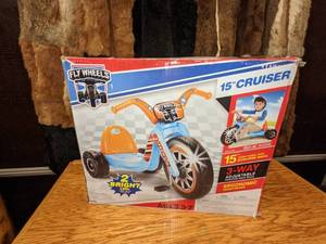 lot 152 image: Fly Wheels 15 Cruiser Bike