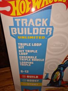 lot 105 image: Hot Wheels Track Builder Unlimited Set
