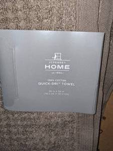 lot 159 image: Lot of New JC Penney Home Cotton Quick-Dri Towels