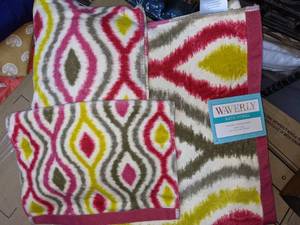 lot 147 image: Waverly Bright Pattern Towels, New