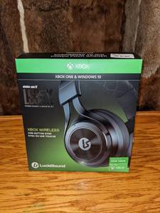 lot 106 image: XBox LucidSound Wireless-Sans Fil LS35X Gaming Headset