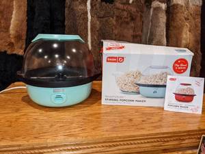 lot 215 image: Dash Smartstore Stirring Popcorn Maker