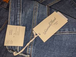 lot 181 image: 2 Pair of Womens Universal Threads Jeans Size 18