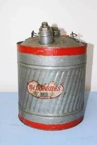 lot 11 image: Vintage Old Ironsides Ribbed Galvanized Metal 5-Gallon Gas Can & 4 Antique Oil Cans