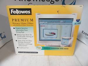 lot 25 image: Fellowes Premium Privacy Glare Filter with RadiationStatic Protection for 16 to 17 inch monitors New