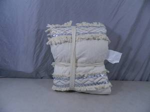 lot 17 image: New Opalhouse Blanket  Quilt