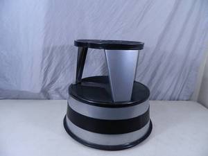 lot 25 image: Kik-Step Stool