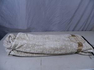 lot 65 image: New Super Soft Throw