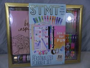 lot 70 image: New 850 Piece DIY Craft Kit