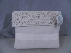 lot 96 image: New 4 Piece Ruffled Sheet Set