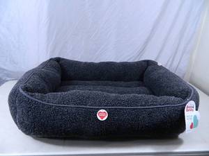 lot 100 image: New Medium Pet Bed