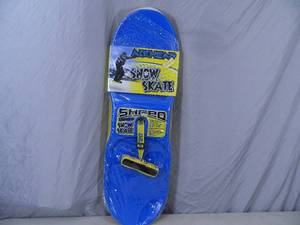 lot 104 image: New Airhead Snow Skate Board