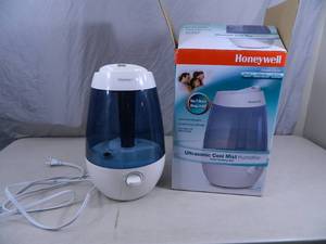 lot 112 image: Honeywell Ultrasonic Cool Mist Humidifier