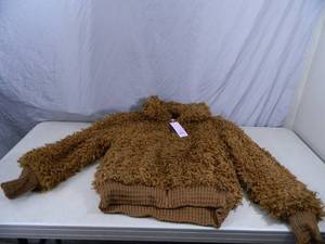 lot 117 image: New Womens Small Sherpa Jacket