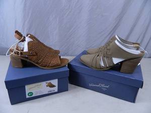 lot 152 image: 2 New Pair of Womens Shoes