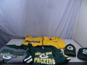 lot 157 image: Green Bay Packers Items