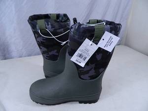 lot 174 image: New Boys Water Restistant Thermal Boots
