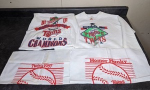 lot 119 image: Vintage Twins Tee, Sweatshirt & Homer Hankies