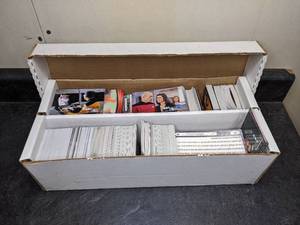 lot 129 image: Large Lot of Star Trek Trading Cards Voyager & Next Generation