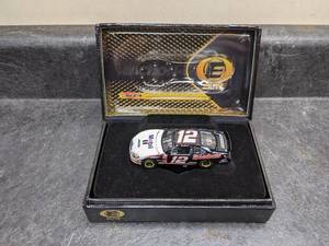 lot 133 image: Ryan Newman NASCAR Diecast 164 Elite Collectible Model Car w Box