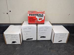 lot 150 image: Large Lot of 1970s and 80s Topps Football Trading Cards