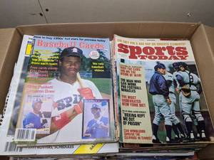 lot 165 image: Box of Vintage Football & Baseball Magazines