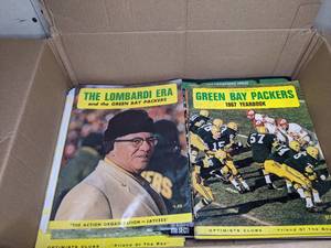 lot 169 image: Lot of Vintage Green Bay Packers Yearbooks & Assorted Magazines
