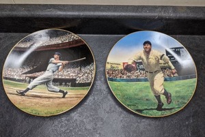 lot 107 image: Pair of Bradford Exchange Commemorative Plates Joe DiMaggio & Tris Speaker