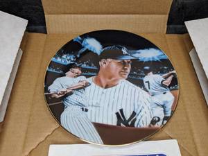lot 110 image: Sports Impressions Collectible Plate Mickey Mantle Mickey at Night