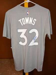 lot 19 image: New Nike Autographed Karl Anthony Towns Minnesota Timberwolves T-Shirt - Medium