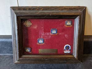 lot 29 image: Pro Football Hall of Fame #563 Collectors 1992 Series Pin Set - Framed