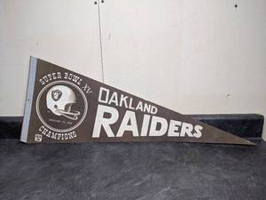 lot 39 image: 1981 Oakland Raiders Super Bowl XV Pennant
