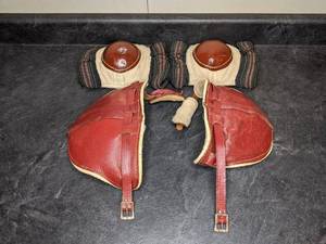 lot 41 image: Vintage Leather Youth Football Pads