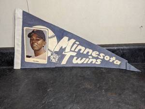 lot 43 image: Minnesota Twins Photo Pennant - Tony Oliva