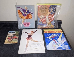 lot 199 image: Beautiful 1930s-1950s Souvenir Sports Programs