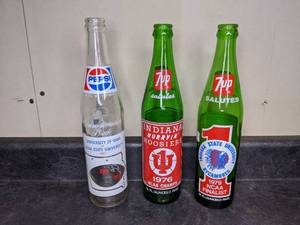 lot 209 image: (3) Pepsi & 7 UP Commemorative College Football Bottles - Empty