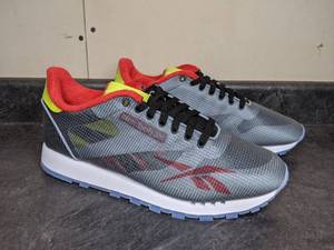lot 216 image: Reebok Concept Sample 005 RBK 94RE Mens Size 9 - NEW