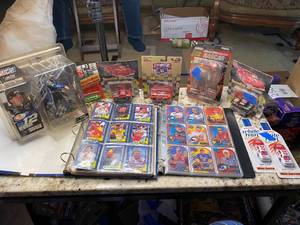 lot 253 image: NASCAR Cards Figurines and Collectibles