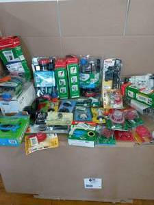 lot 14 image: Lot sorted with bathroomtoilet items